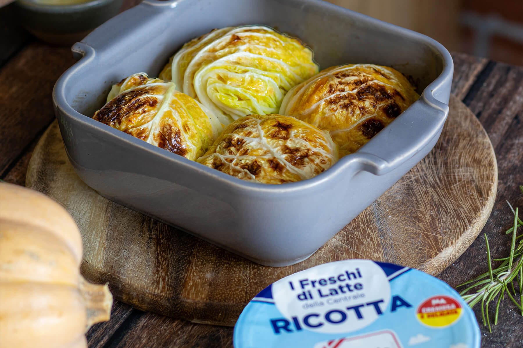 Polpette di ricotta e menta al sugo